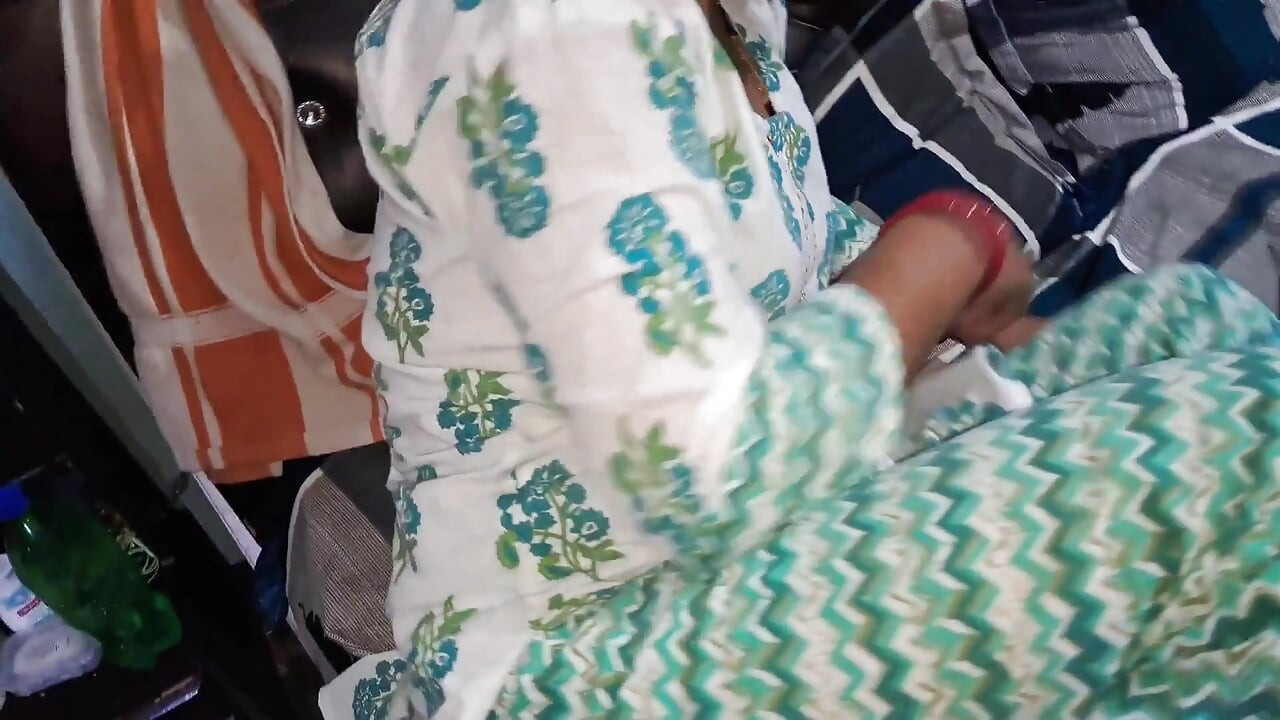 Indisk desi bhabhi suger stora bröder kuk får sperma i munnen
