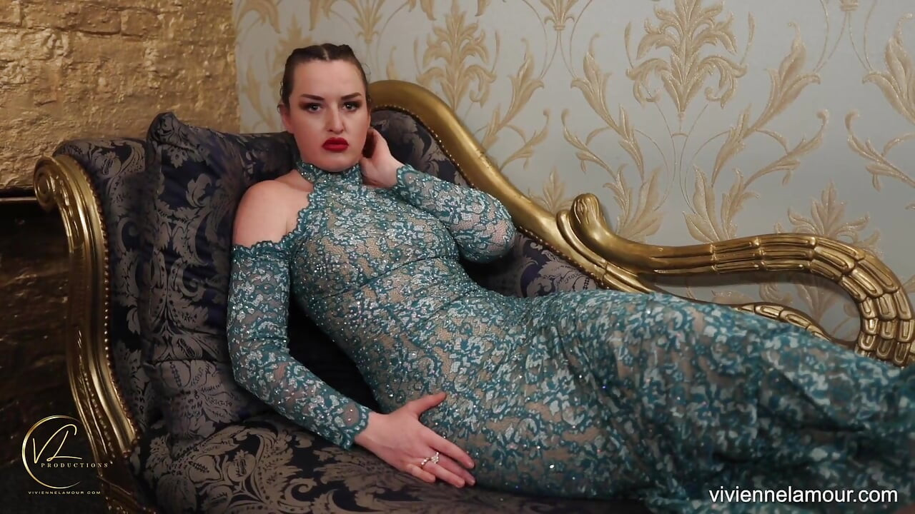 Vivienne L'amour - O que você pode fazer por mim escravo?