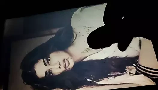 Mouni roy tükürüyor ve boşalıyor