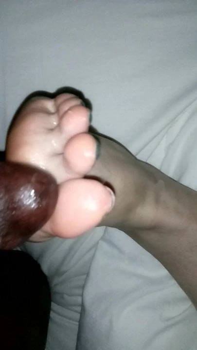 Gf footjob mani muncrat lambat menggosok