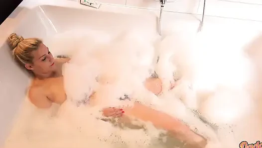 Aku lagi asik muasin memekku sendirian, ich mach mich so richtig fertig