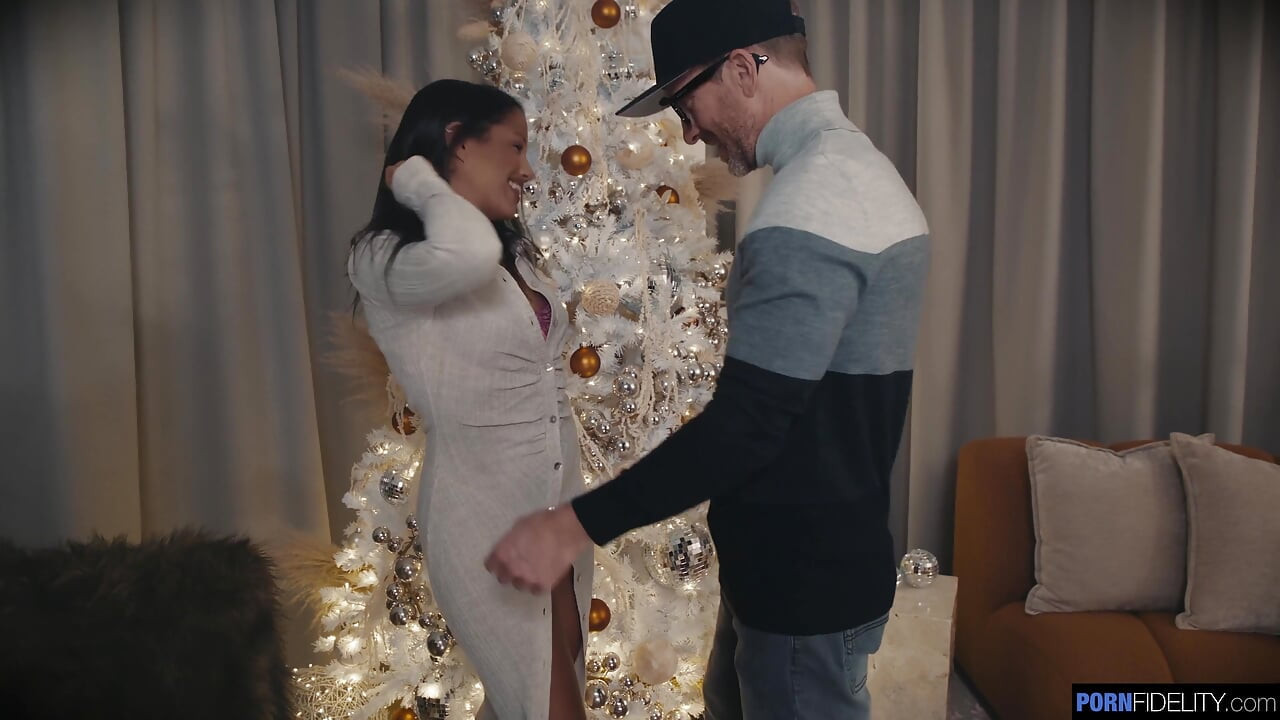 Pornfidelity - Nina's White Creamy Christmas!