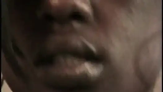 Cewek cantik Afrika dengan toket besar alami lagi asik ngocok kontol dengan nikmat