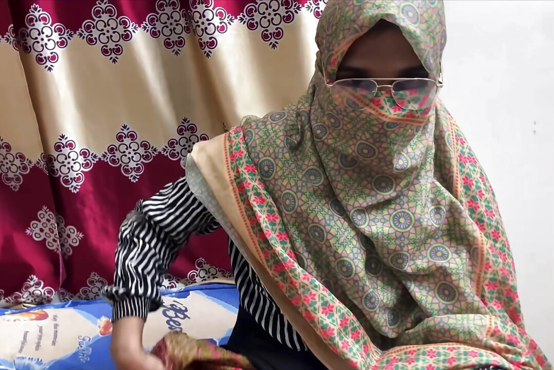 Bhabhi need a big cock for her big ass and fucking hard