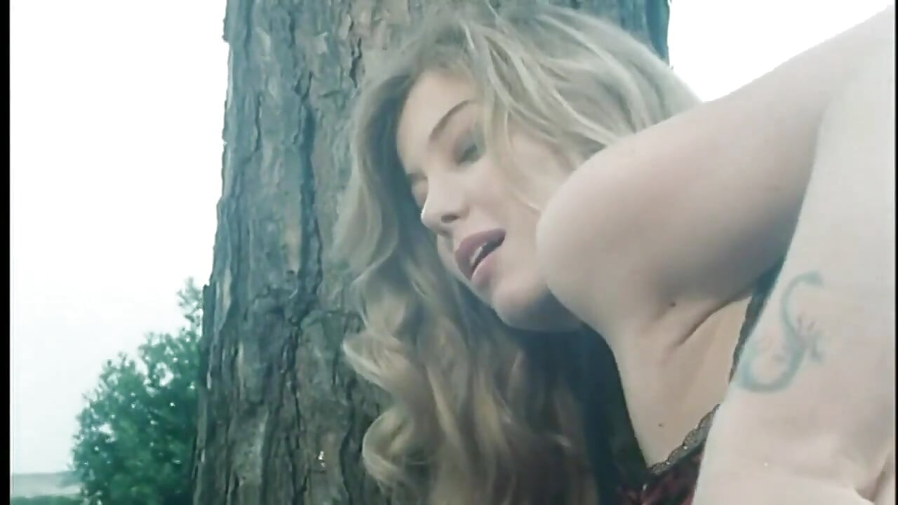 นอกบ้านถึงจุดสุดยอดทางตูดวินเทจกับ Moana Pozzi
