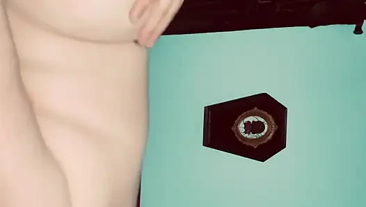 Пухлая белая девушка с большой шикарной задницей делает раком, пока мужья работают