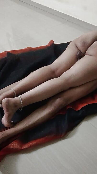 Indisches haus, ehefrau und ehemann zu hause