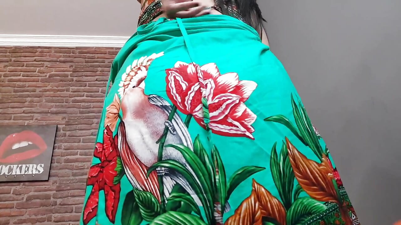 Sexy smoking during deep asslicking by two babes