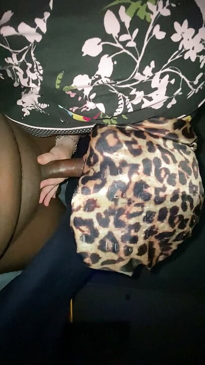 Snowbunny nyepong kontol sampai aku muncrat