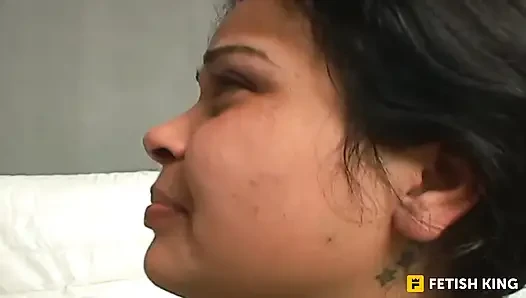 Telan kentutku yang manis! Cewek-cewek dominan lesbian dengan pantat bahenol lagi asik telan sperma