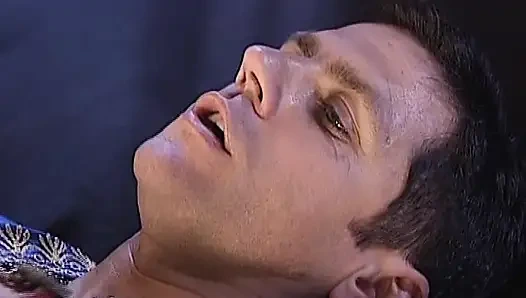 Çarpıcı Alman hatunlarla en ateşli kostümlü grup seks partisi