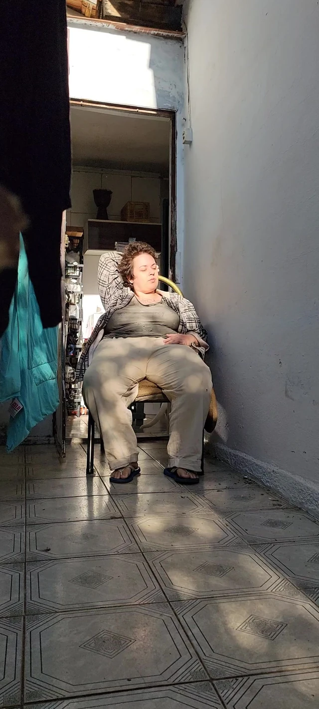 was trying to take some sexy pics, ended up masturbating to the sun