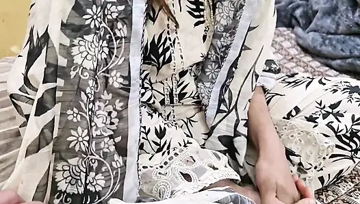 Desi Indian Chachi Batija - Hindi Audio