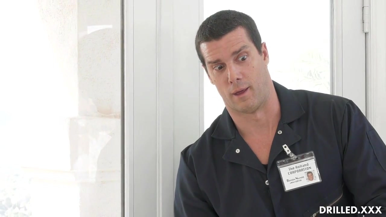 フェラチオ後に用務員が掘った秘書の尻