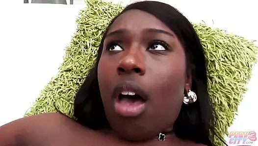 Анал с большой задницей для Tessa Thomas и Lily Starfire