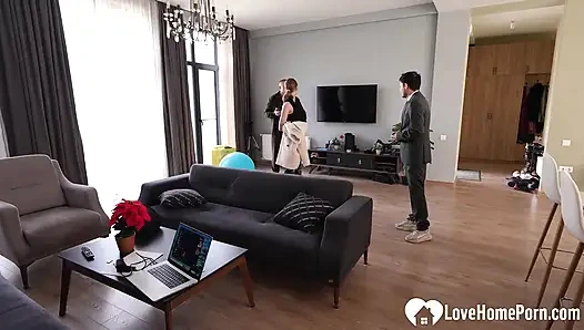 İş toplantısı derin anal seksle bitiyor