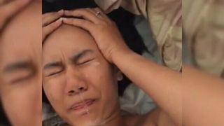 Ejaculação para uma garota indonésia