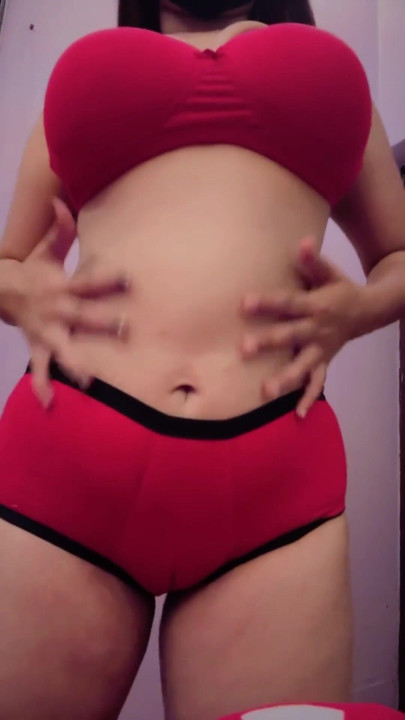 Voyez mes seins sexy que je veux ton visage dans mes cuisses venez sur bébé baise-moi | Clip 2