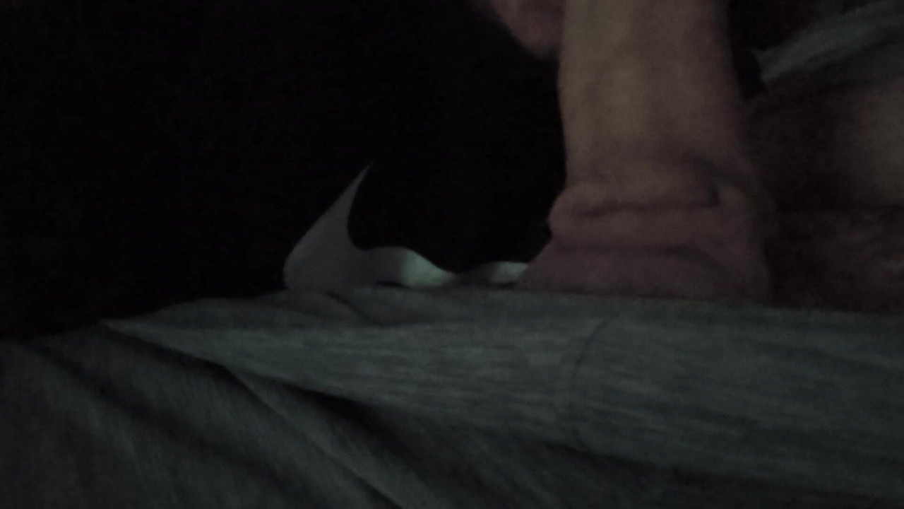 Моя пульсирующая накачивает огромную порцию спермы в ее глотку