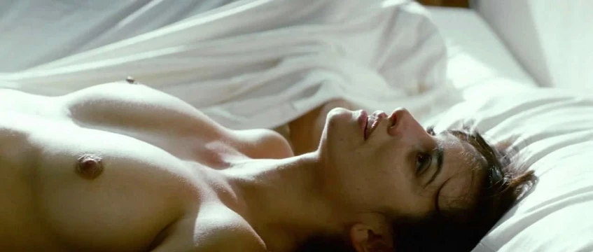 Penelope Cruz топлесс - сломанные объятия на scandalplanet.com