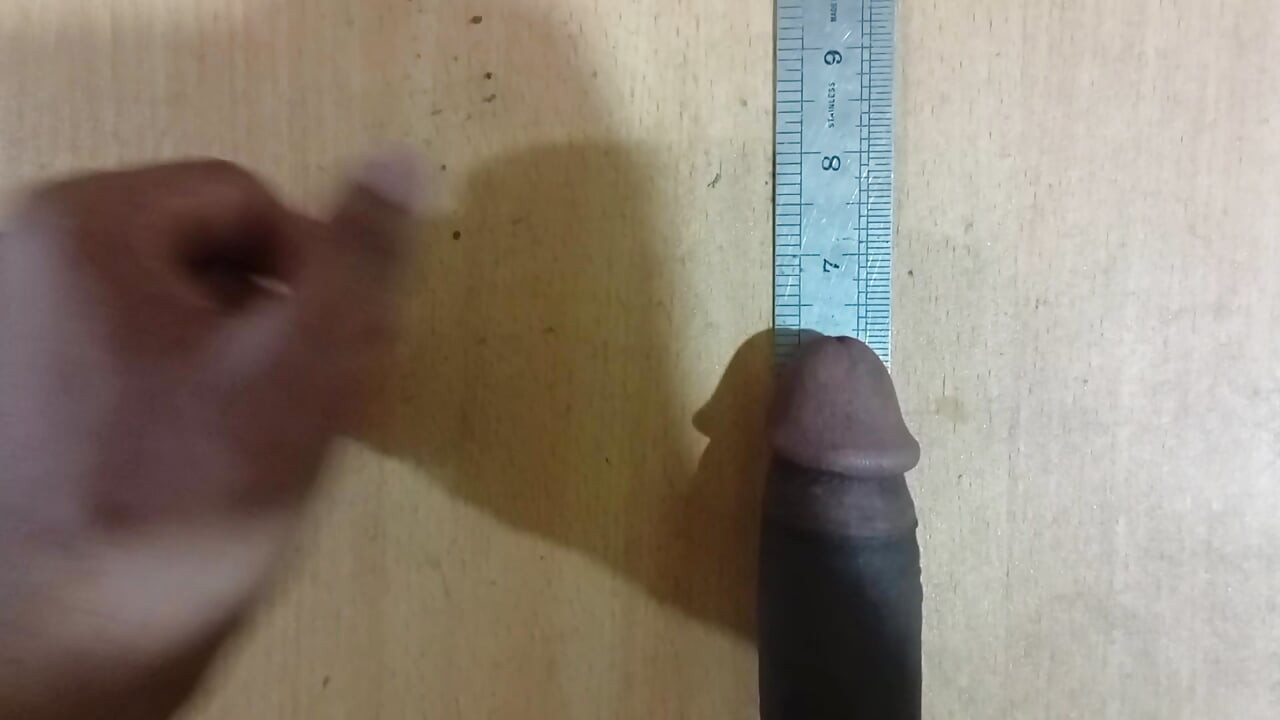 Desi boy Measure your own weight with a scale.