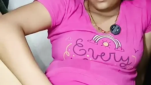 Gadis cantik lagi asik masturbasi fingering memeknya audio bahasa india