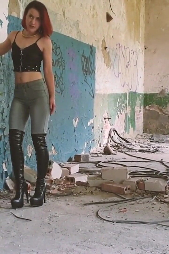 Boots, Jeans & Crushing Tease in an Abandoned Building