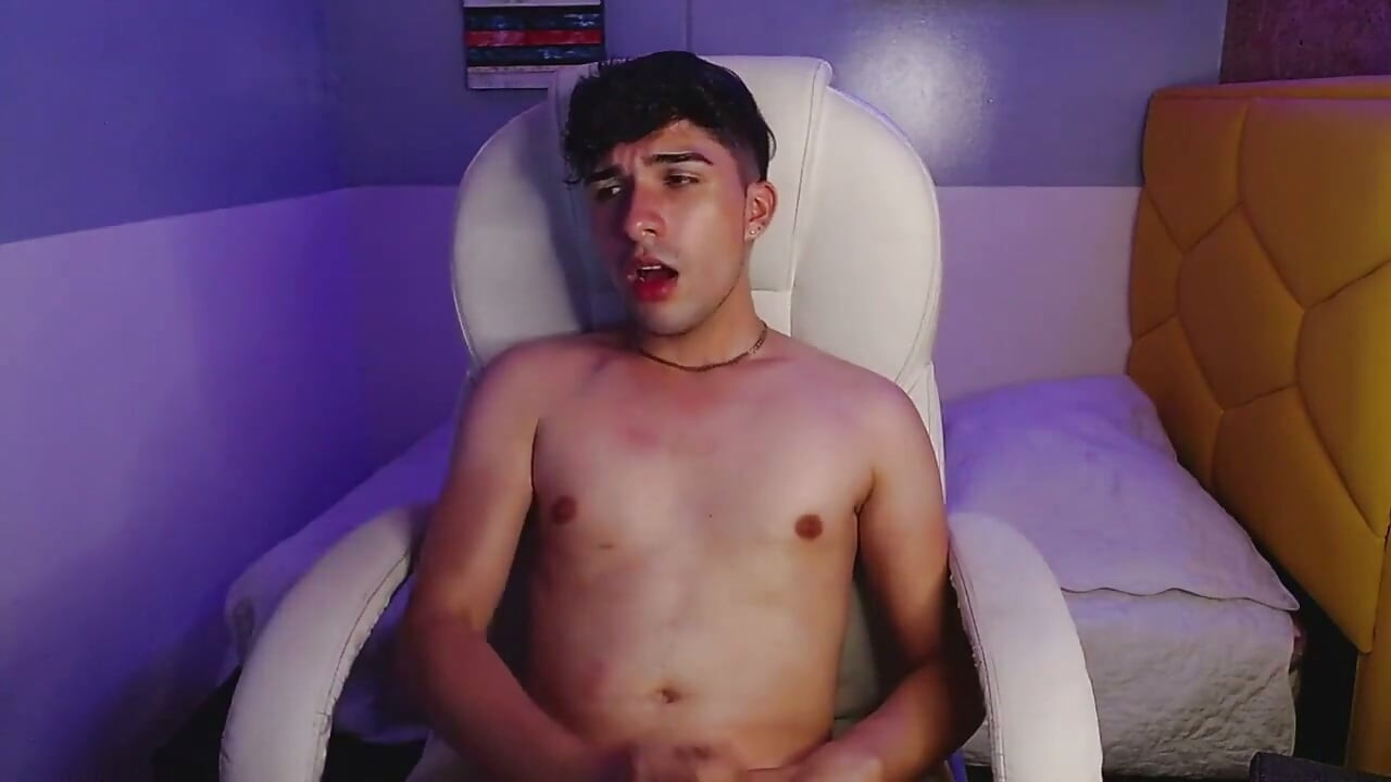 Watching Porn While Masturbating and Cumming