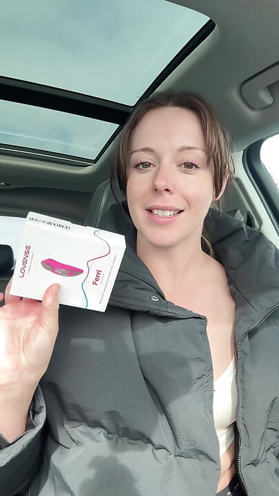 ซื้อหนังสือด้วยเครื่องสั่นหีของฉัน! หวังว่ากูจะไม่น้ําแตกดังเกินไป!