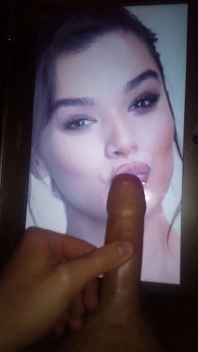 Hailee Steinfeld cum tribute
