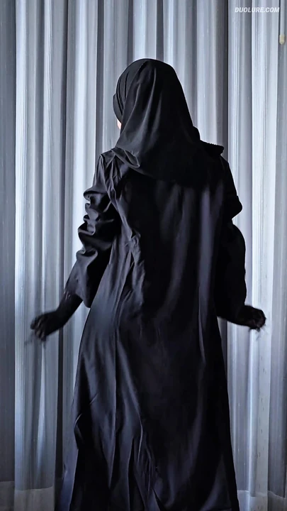 Twerking en mi hijab, abaya y bodysuit!