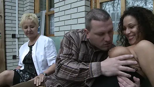 Perverse Reife Gizi Zsuzsa Im Freien Dreierfick