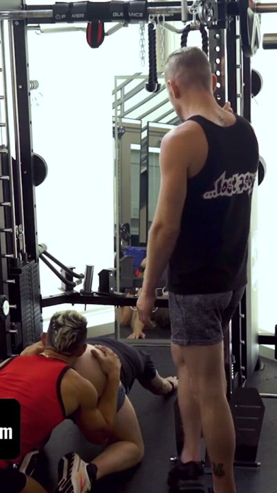 Aaron Wants To Make It As A Fitness Influencer, So He Tries To Shoot A Video At The Gym | क्लिप १