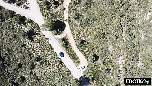 Blondie Muda Kacau Keras Di Luar Ruangan, Blowjob Dan Menelan