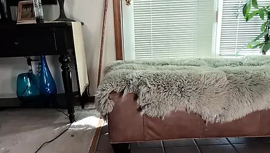 En sevdiğim dildoyla kıllı amcığıma mastürbasyon yapıyor