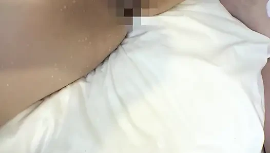 Eine lockere ehefrau, die ihre unterwäsche im freien zeigt, eine vollbusige ehefrau, die vielleicht gut gelaunt durch die Stadt geht und ständig männliche Blicke bekommt und alles akzeptiert, was sie will!