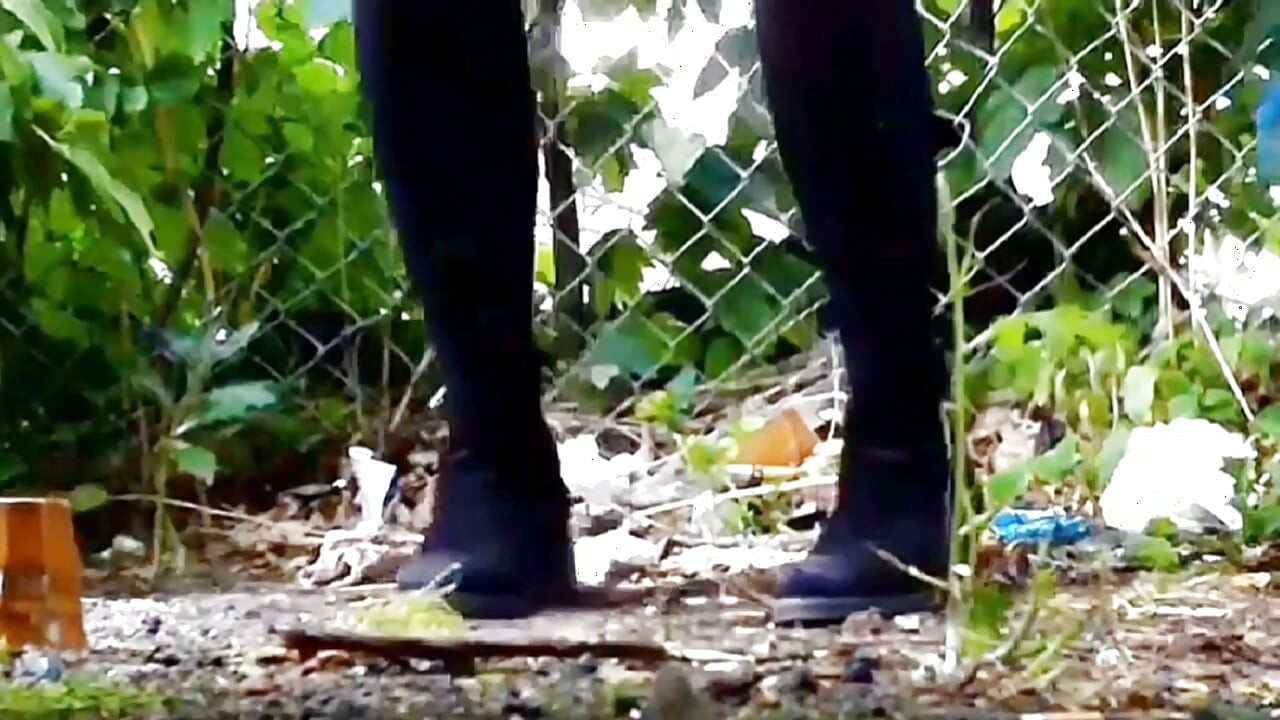 The Longest Outdoor Pee with a Completely Full Bladder