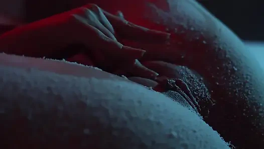 Salju turun di toket dan memekku - closeup softcore natal