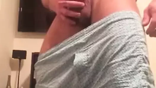 狠狠地扇他一巴掌