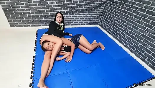 Kaki Gunting Berbahaya Dari Catfight