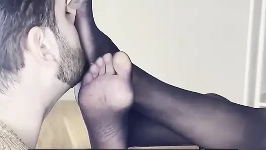 Addicted to Valerias Feet - Nylon Foot Worship (part 1)
