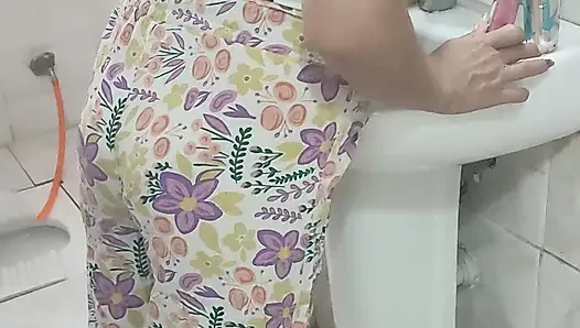 Kurasa aku agak sange saat mesra-mesraan di ruang tunggu.