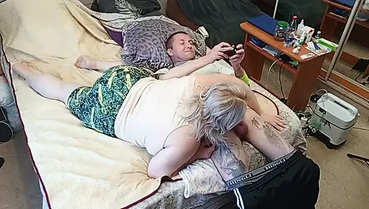 the game of the console ended with a blowjob from the stepmom with swallowing sperm