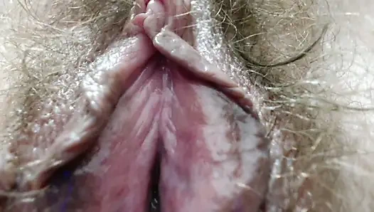 мастурбация клитора под столом