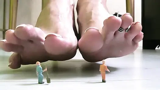 Giantess feet