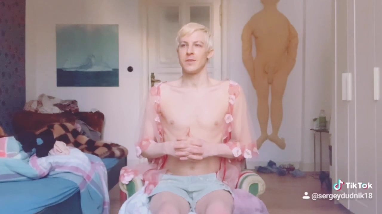 TWINK IS ALWAYS HUNGRY FOR RAW COCK