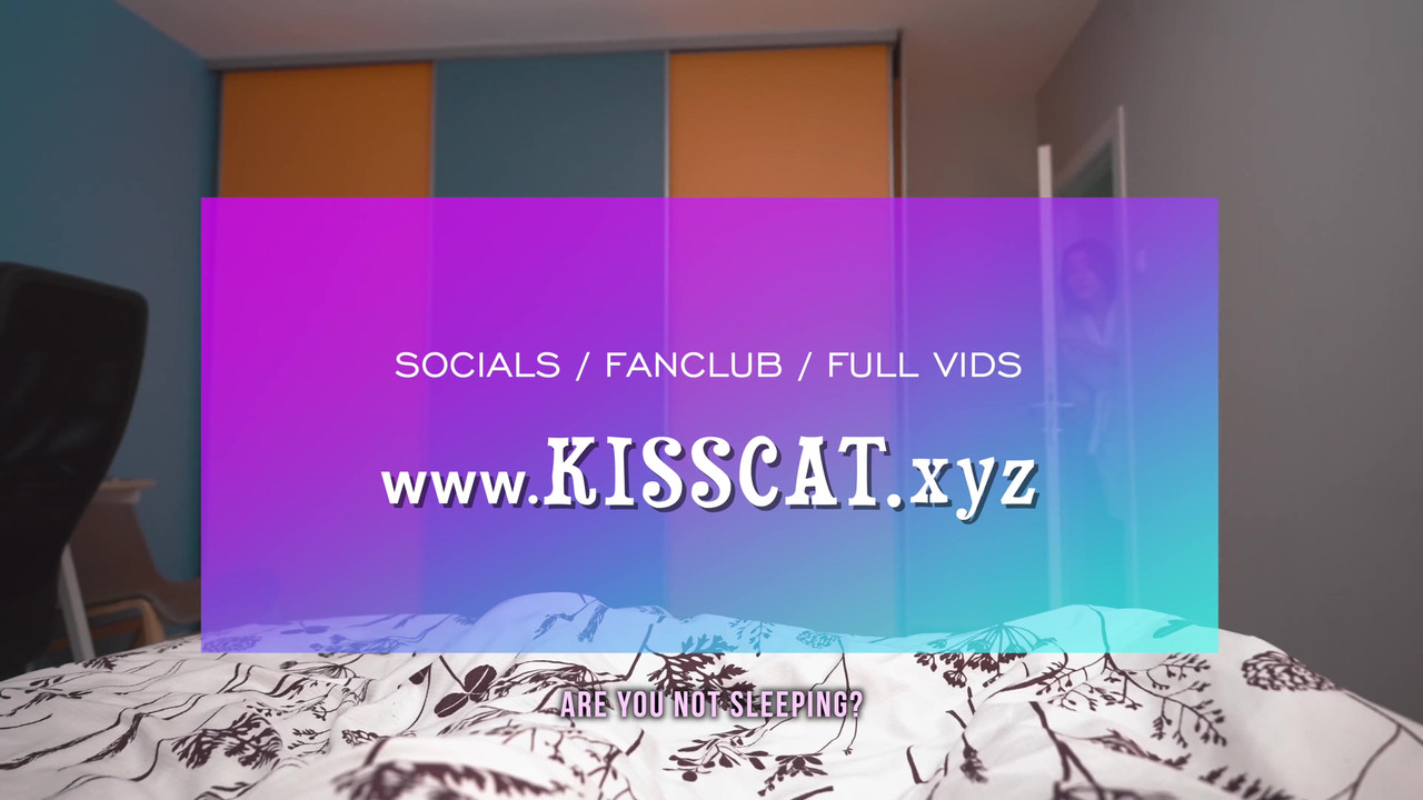 为什么继子和继母睡一张床？继母被中出并玩弄精液 - Kisscat