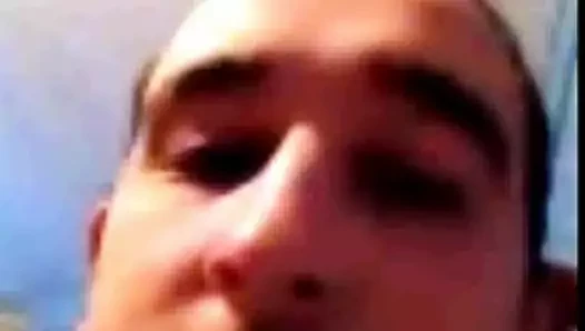 Luca D'ilio si masturba in webcam