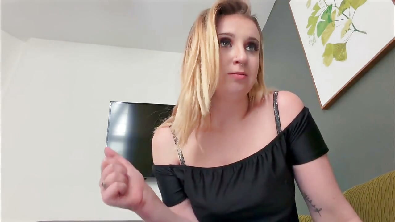 Ayla 1950's giantess