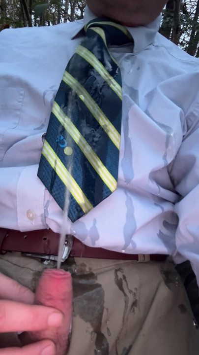 Fag urinating over himself